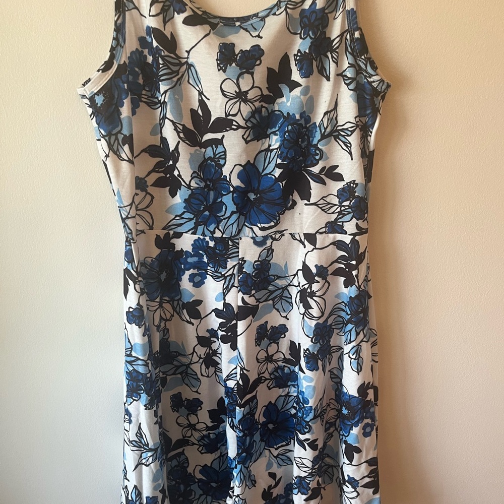 Floral Swing Dress - Picture 2 of 3
